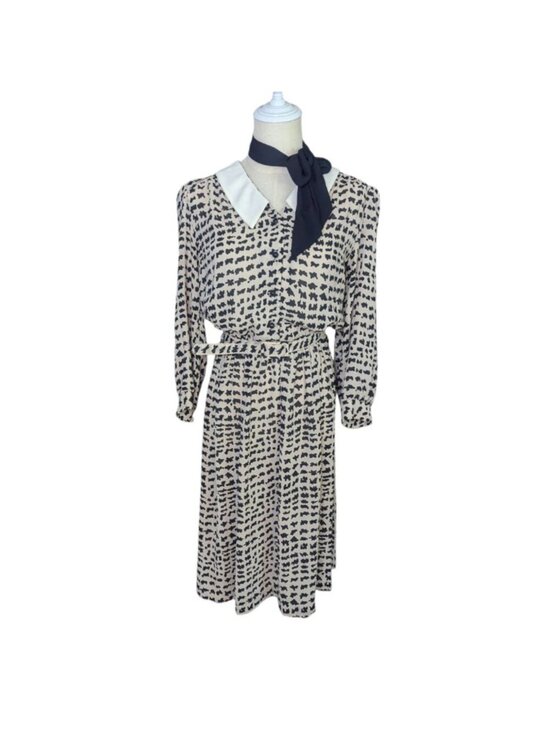 Carriage Court Dresses & Skirts - VTG Carriage Court Dress With Black Abstract Print White Collar & Belt Long